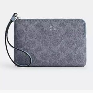 NWT Coach Corner Zip Wristlet In Signature Canvas